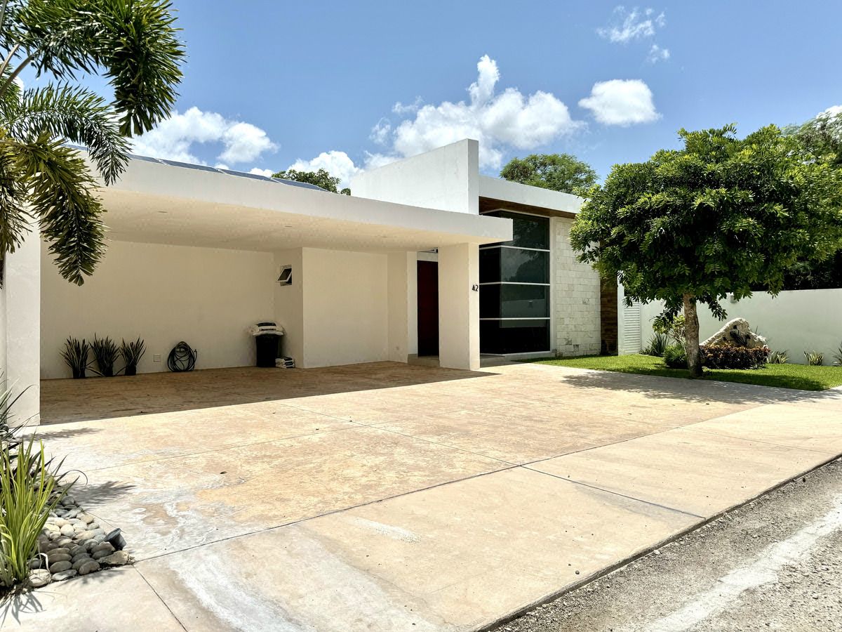 Casa 4 Habitaciones y Piscina con Terreno de 1,210 m2 en La Rejoyada, Komchen