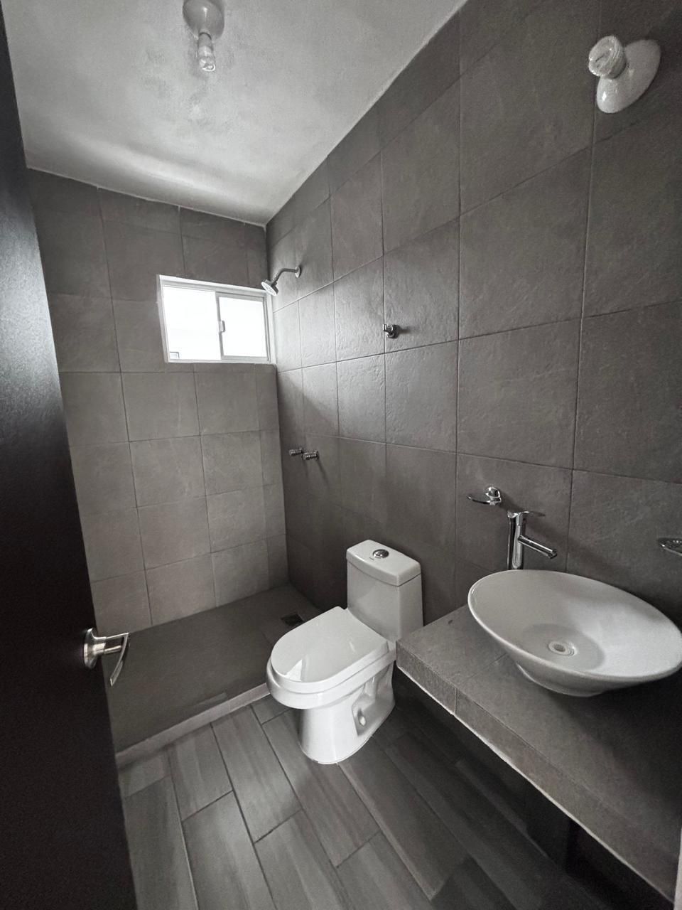 10 de 11: BAÑO COMPLETO