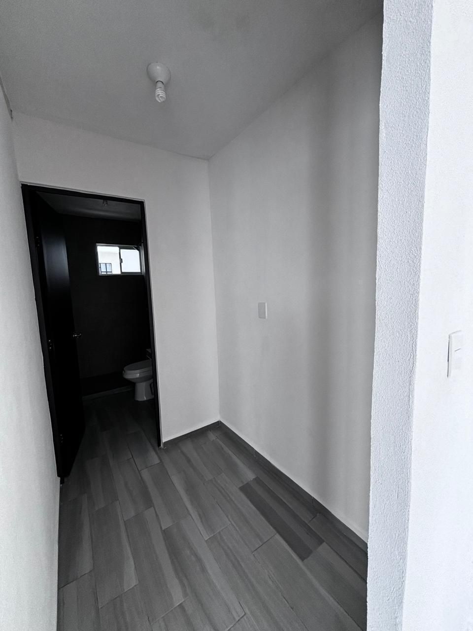 9 de 11: VESTIDOR Y BAÑO COMPLETO RECAMARA PRINCIPAL