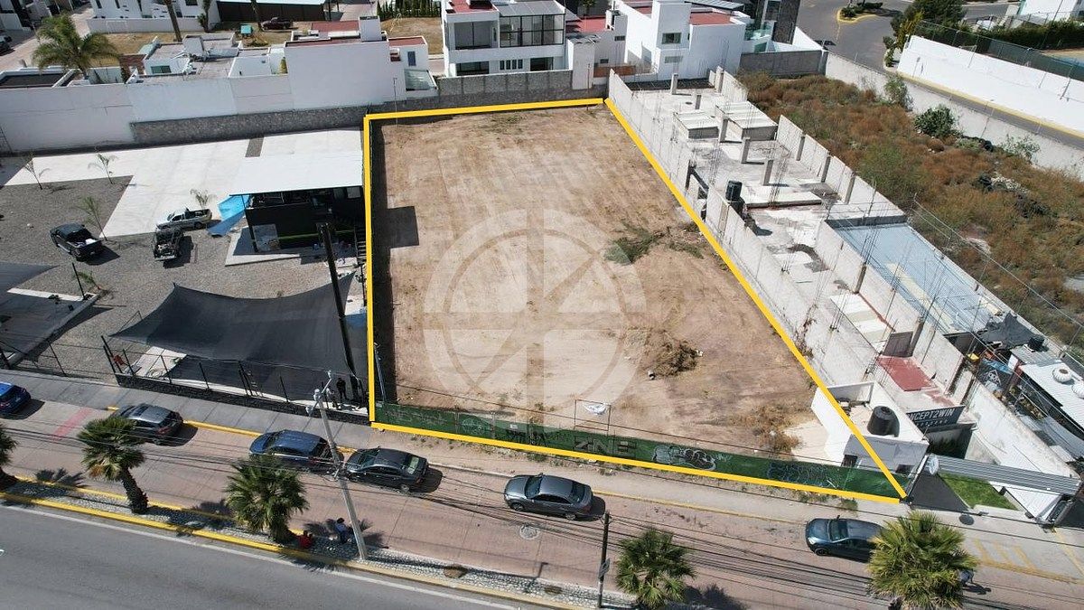 1 of 11: Terreno comercial