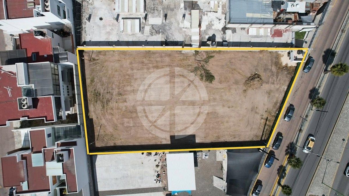 4 of 11: Terreno comercial