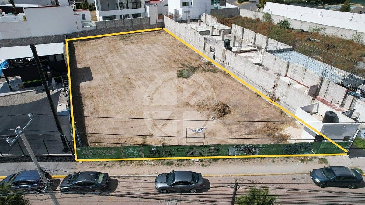 2 of 11: Terreno comercial