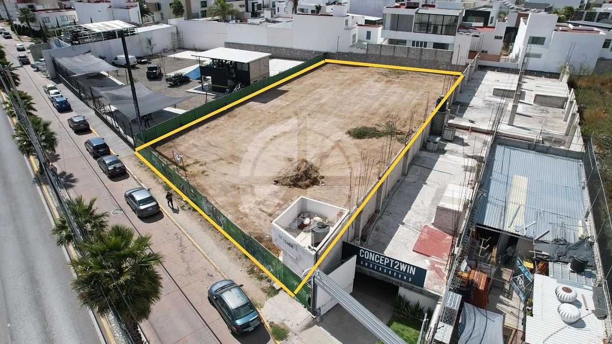 3 of 11: Terreno comercial