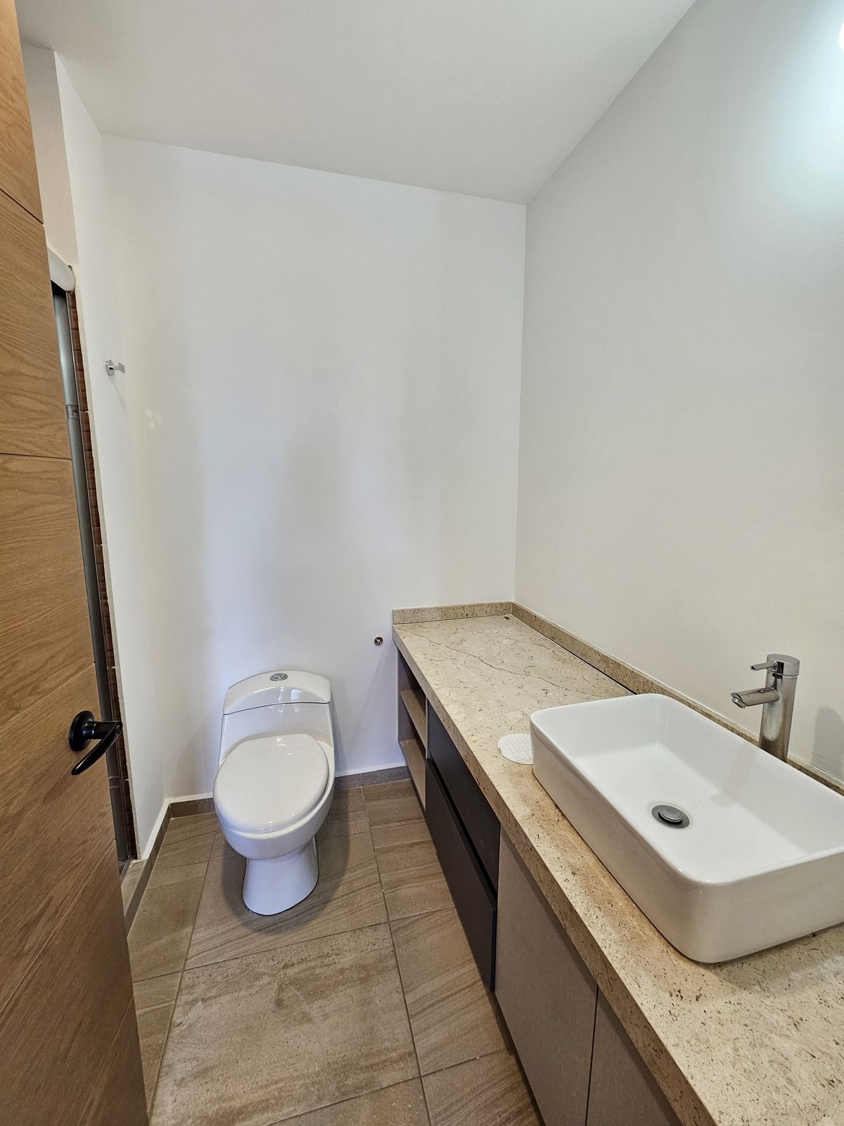 BAÑO COMPLETO HABITACION PRINCIPAL