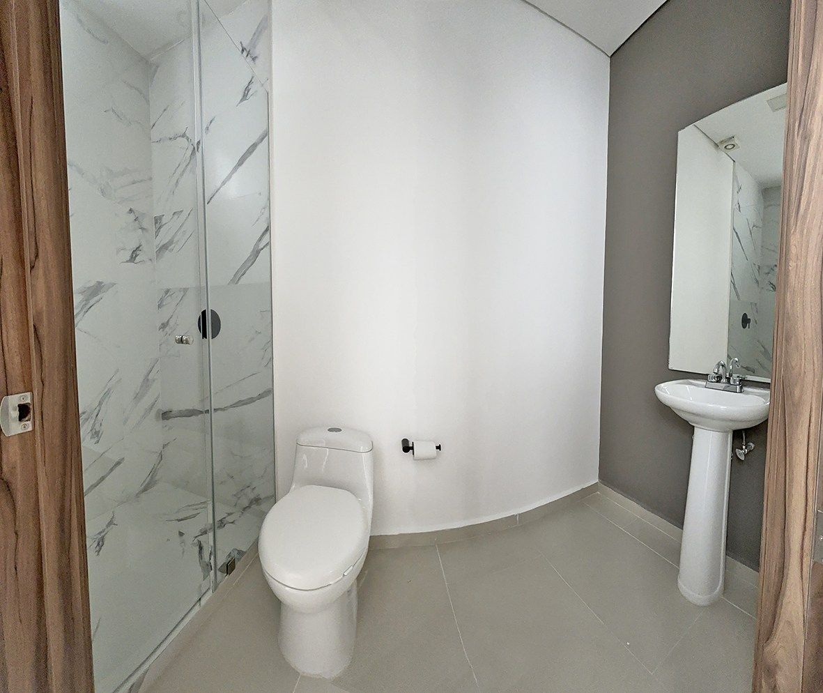 12 de 31: BAÑO DE SERVICIO