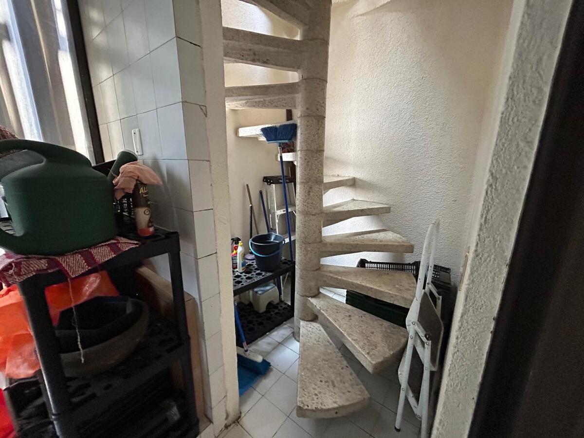 33 de 41: Acceso cuarto de servicio