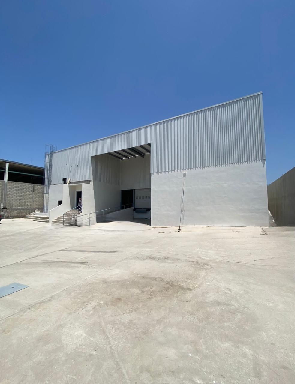 2 of 8: ÁREA DE ESTACIONAMIENTO VEHICULAR