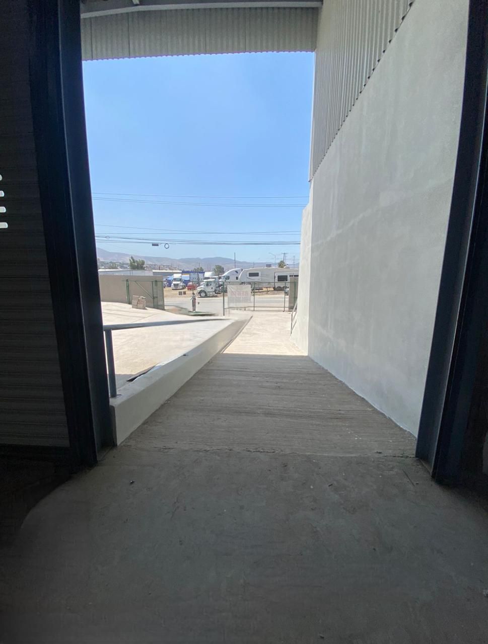 4 of 8: RAMPA DE MONTACARGA (FORKLIFT)