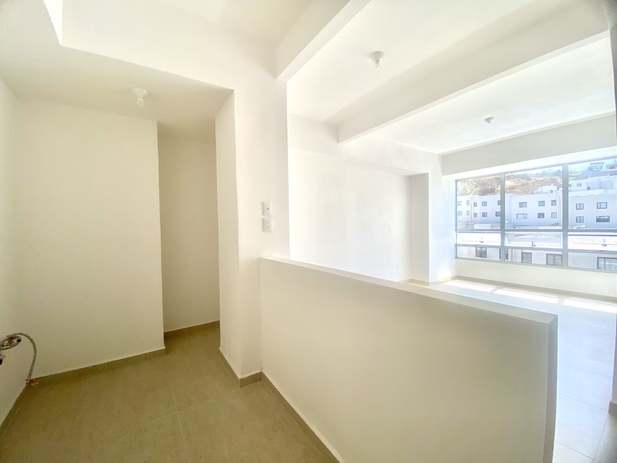 7 of 19: Cocina abierta