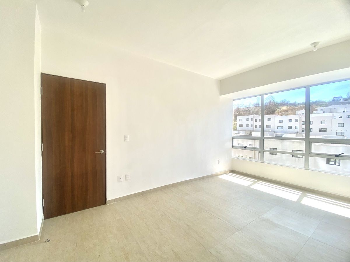 13 of 19: Recámara principal