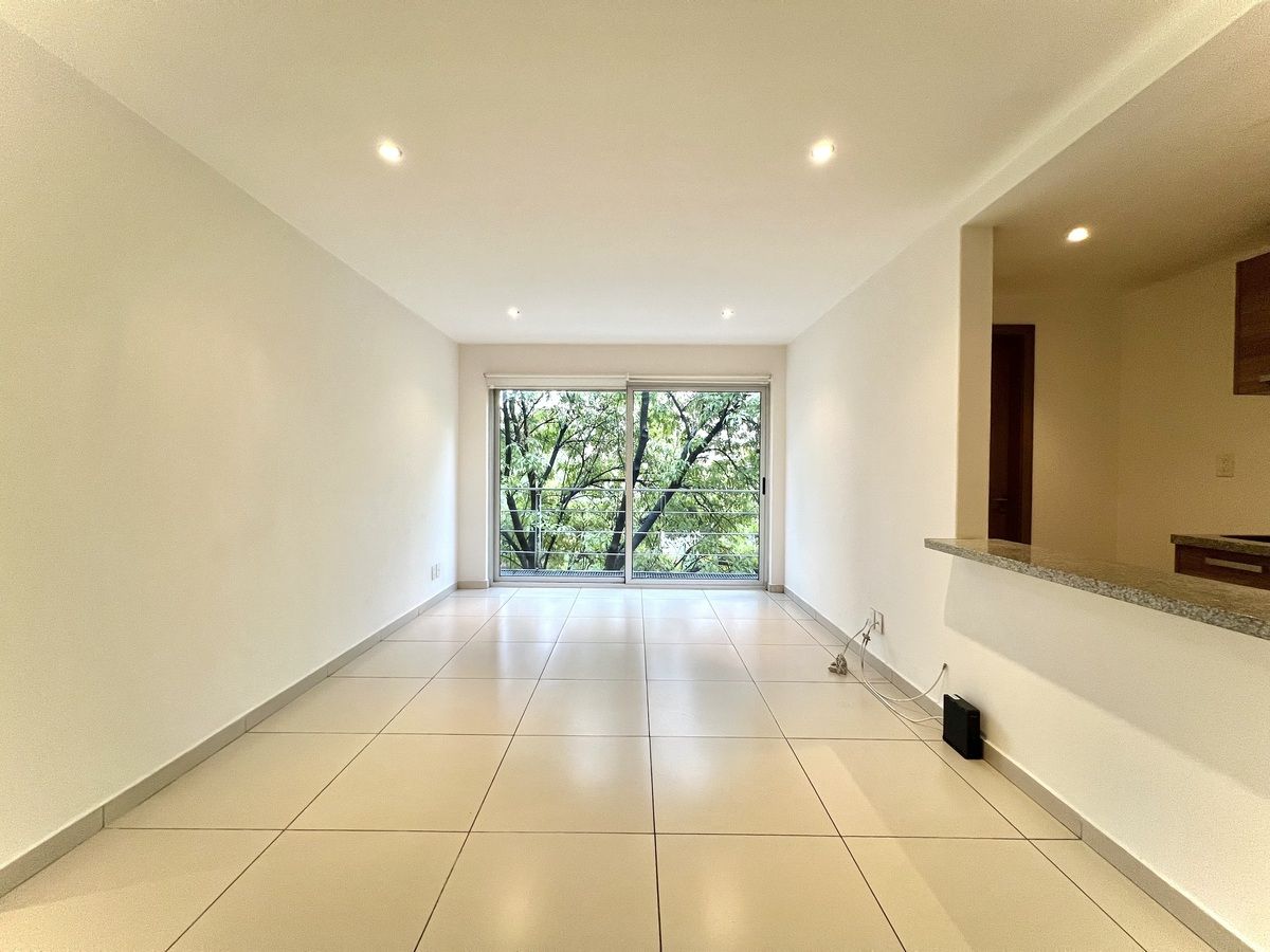 RENTA DEPARTAMENTO CON BALCÓN EN GRANADA, foto 1 de 15