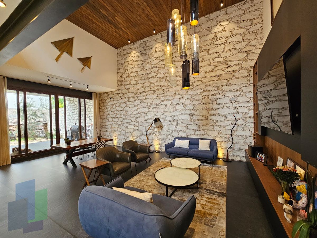 Casa en venta en Misión San Jerónimo con acabados de lujo