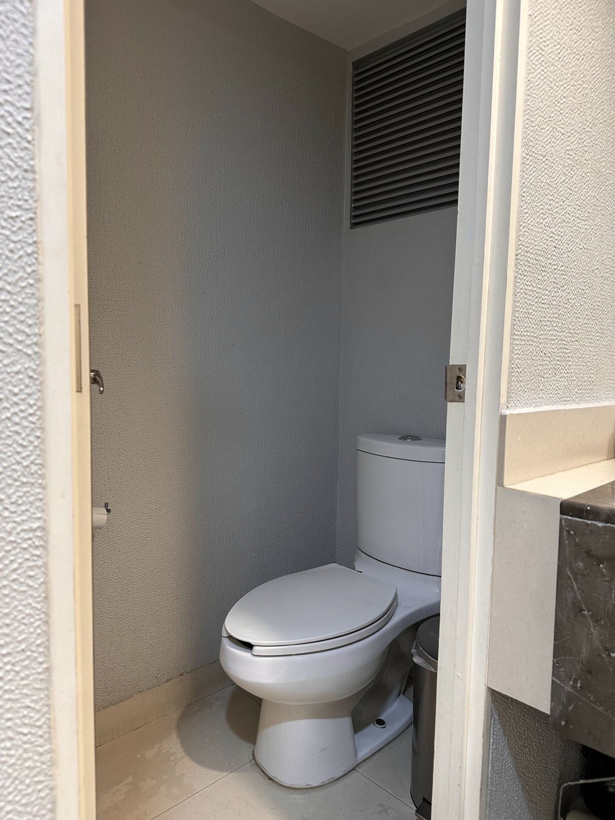 26 de 28: Baño caballeros
