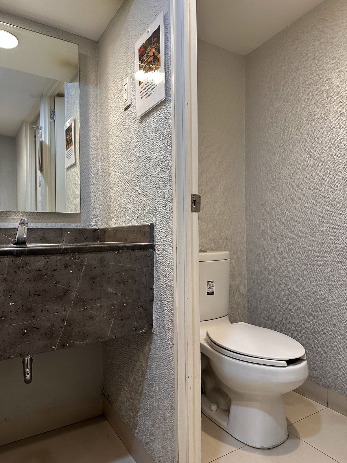 25 de 28: Baño damas