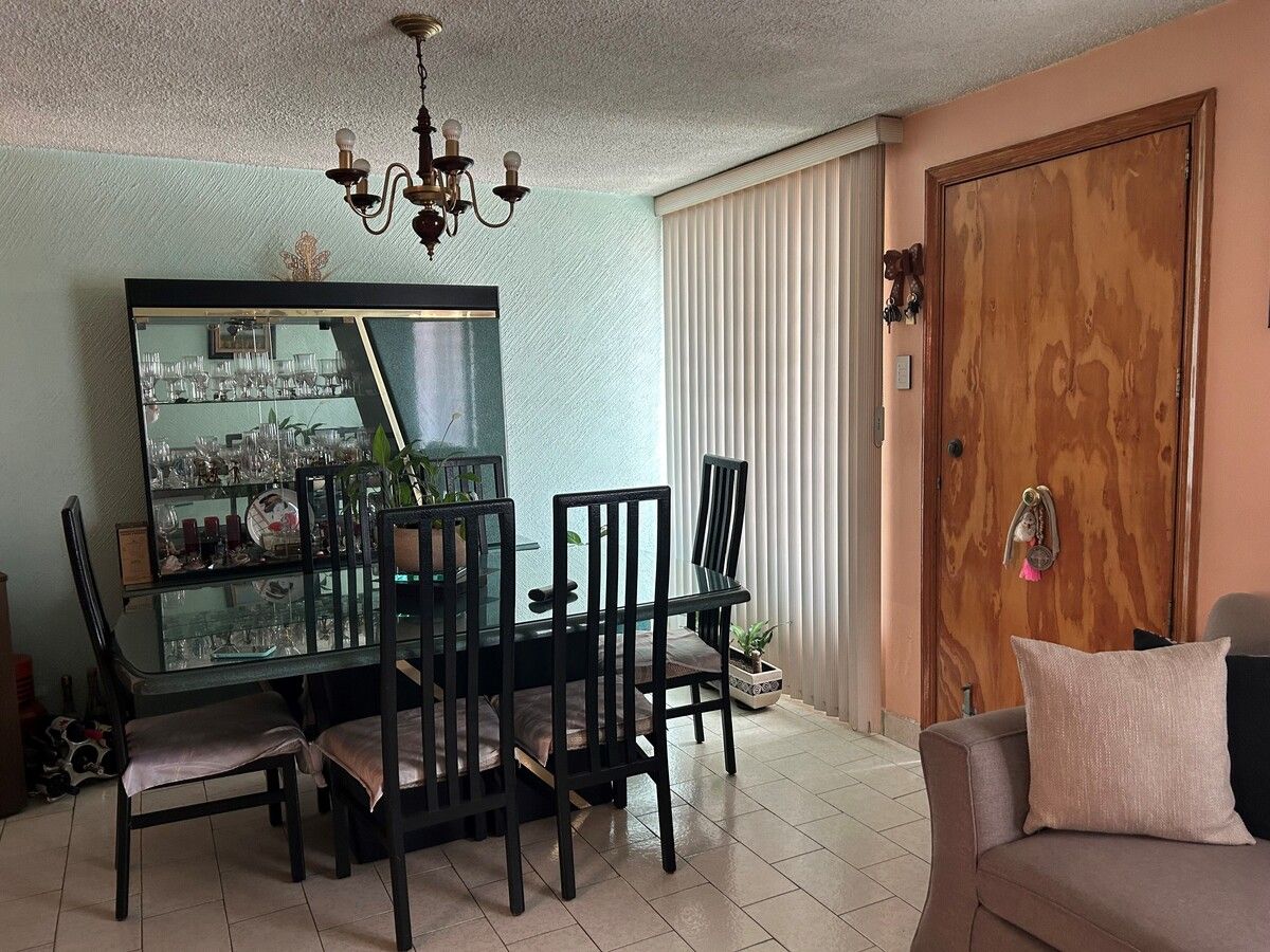 1 de 11: ACCESO Y COMEDOR