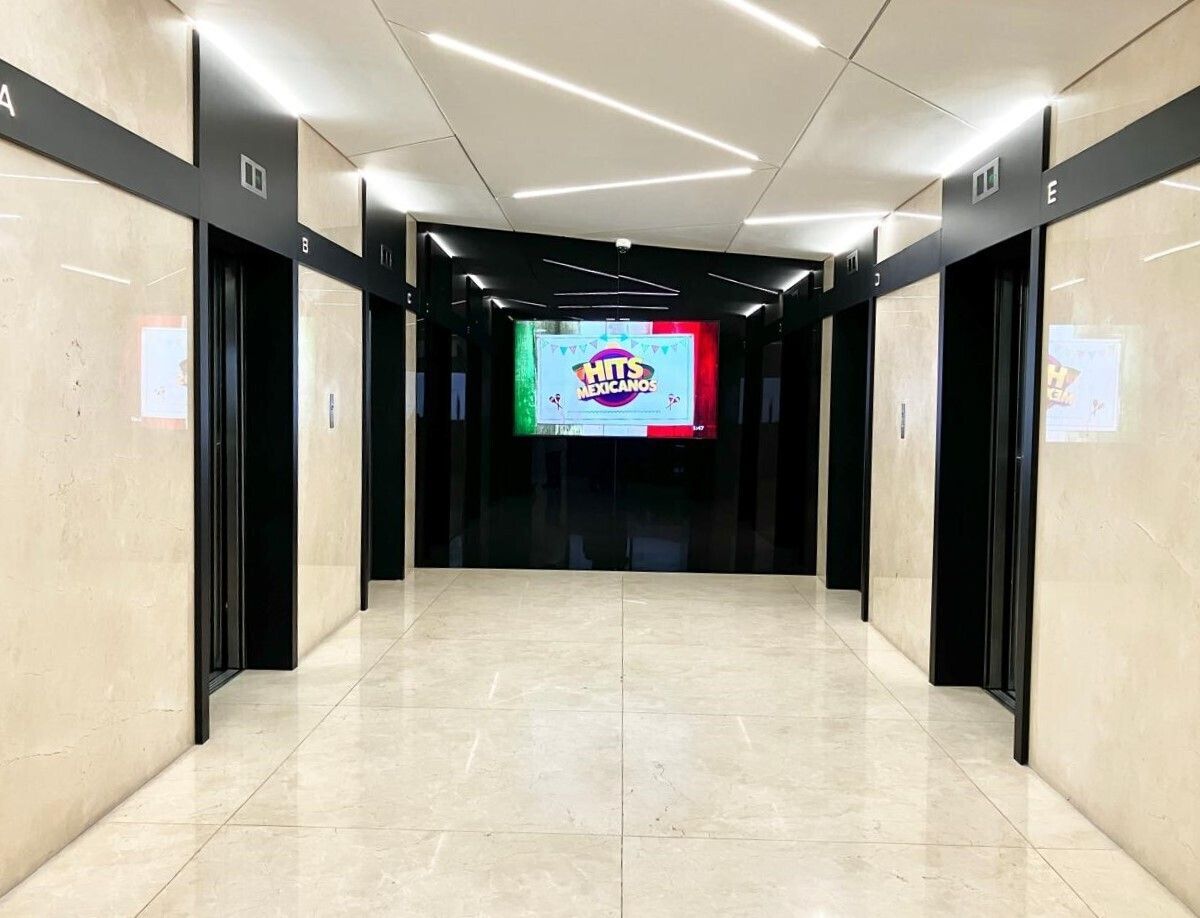 5 elevadores acceso a los pisos