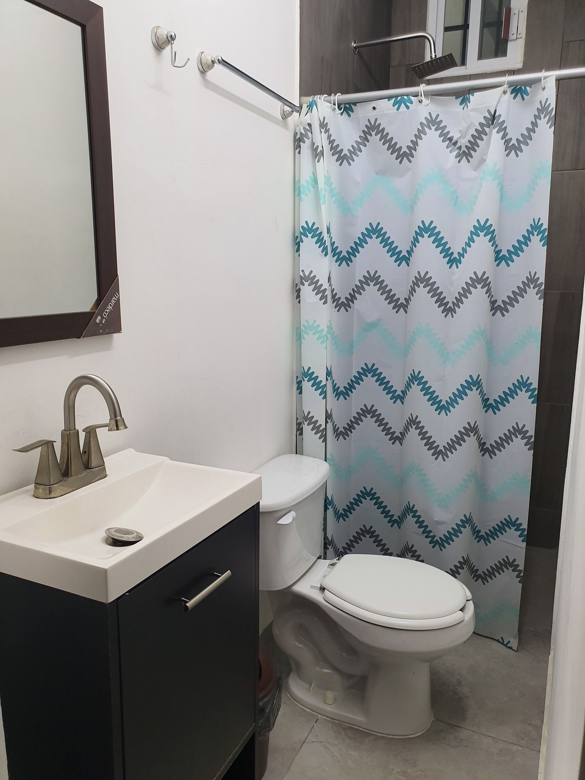 2 of 8: Baño de recámara principal