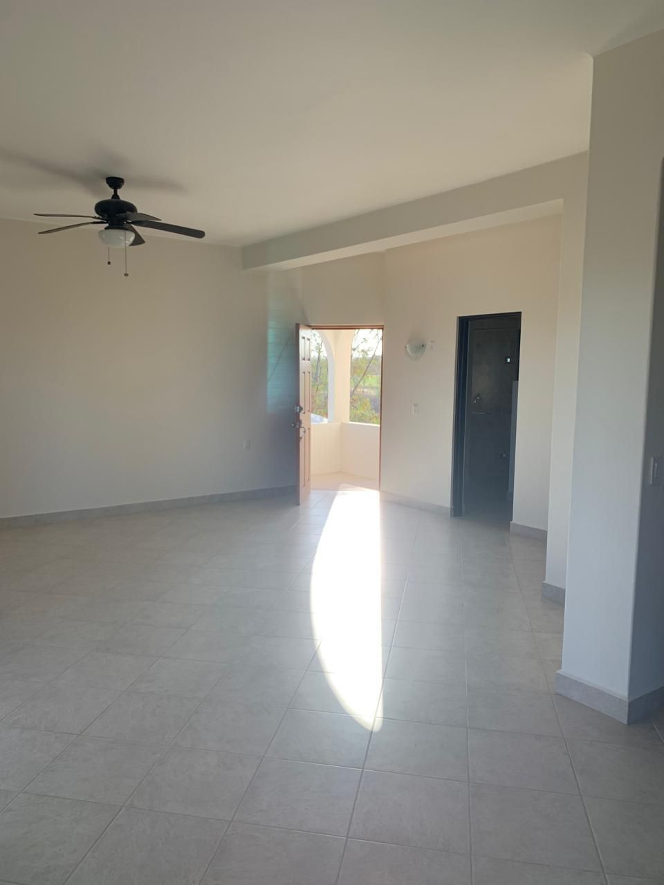 21 de 28: Área de sala , puerta ppal