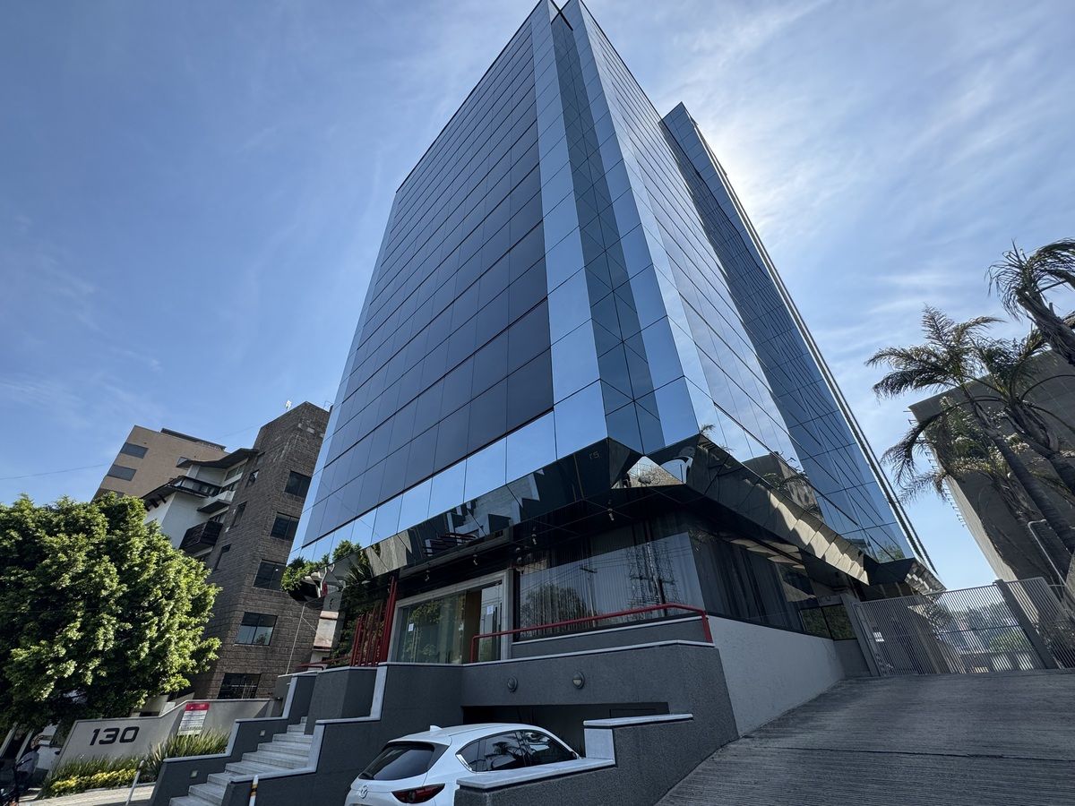 RENTA OFICINA A UNOS PASOS DE PERIFÉRICO SUR