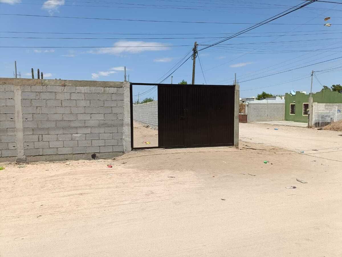 5 de 16: Portón de acceso.