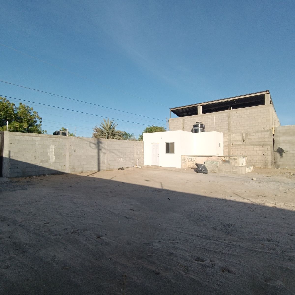 3 de 15: Terreno con oficina