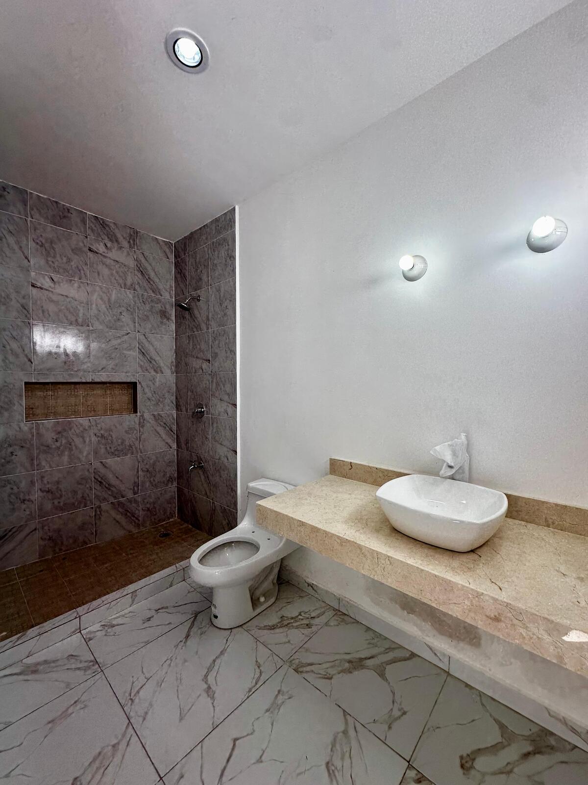 10 de 20: Baño Segunda Habitación