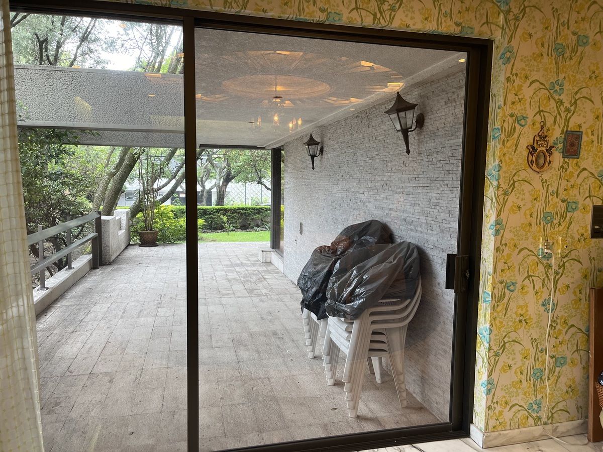 10 of 33: Terraza