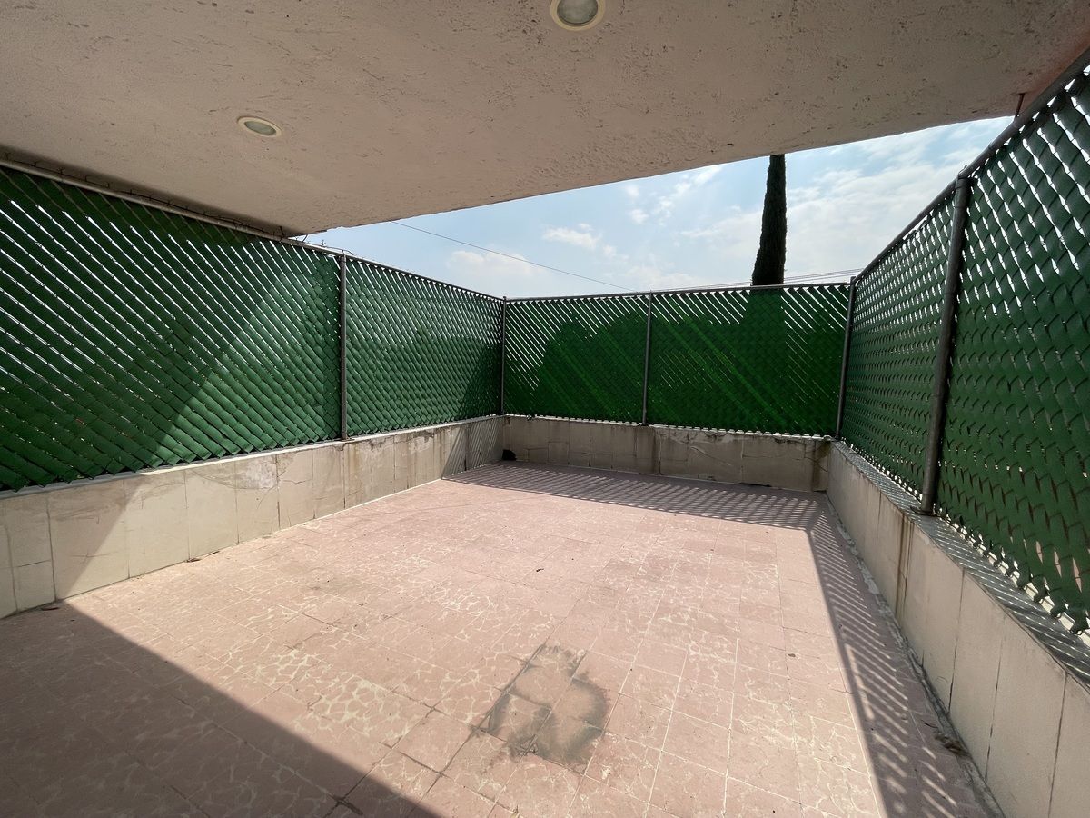 14 de 31: Terraza en segundo nivel