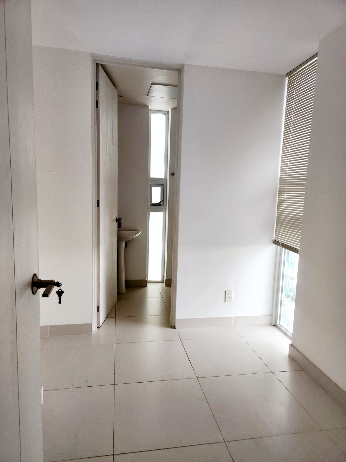 7 of 15: Cuarto de servicio