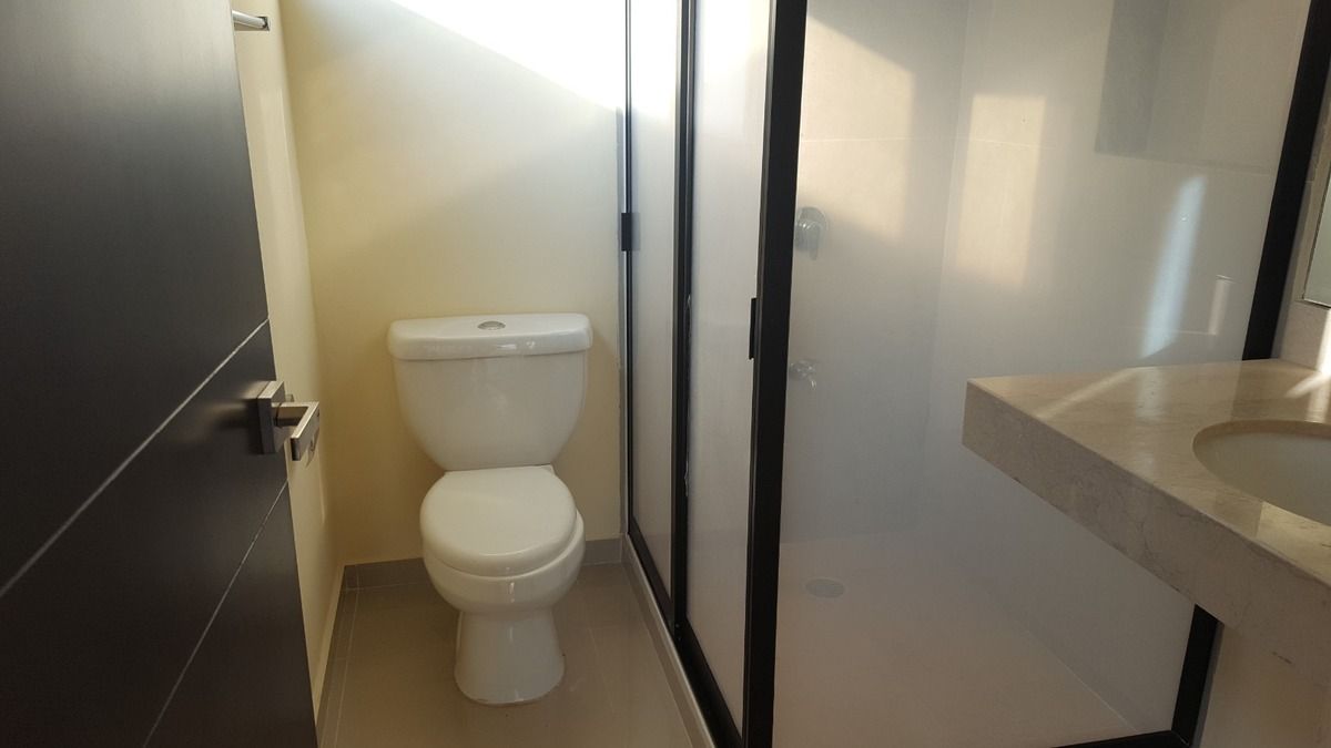 8 de 8: BAÑO HABITACIONES SECUNDARIAS