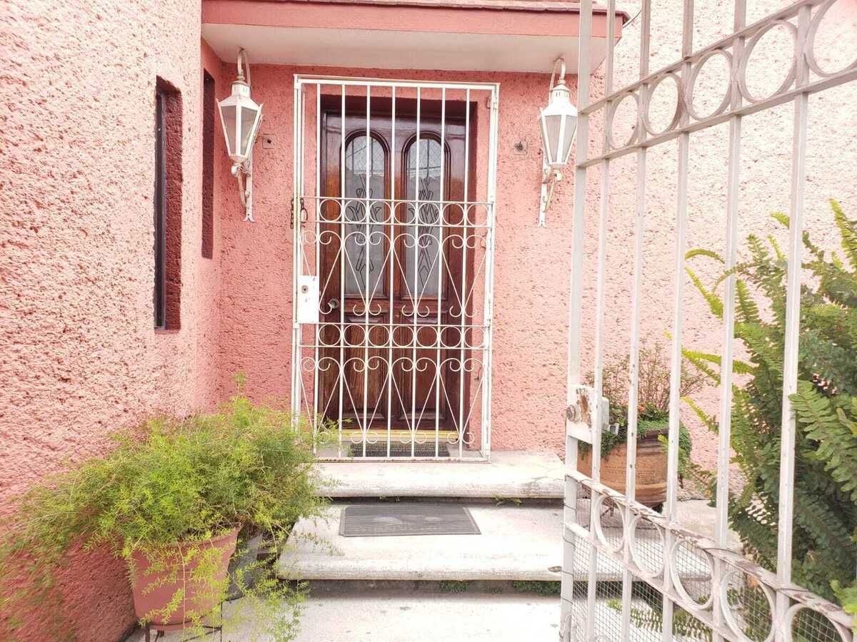 3 of 15: Casa con protecciones