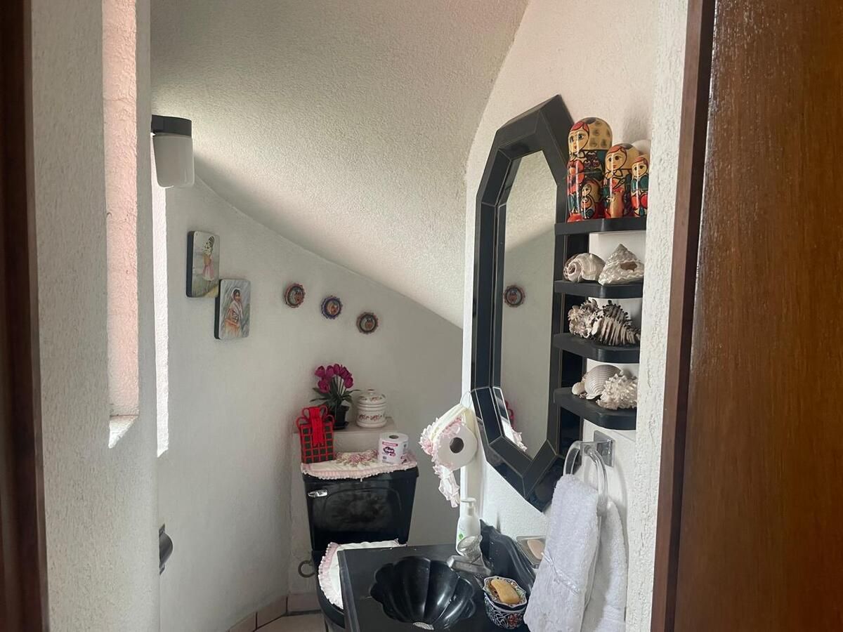 5 of 15: Medio baño