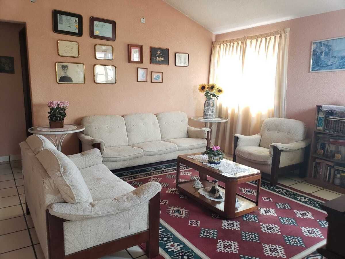 12 of 15: Sala Tv iluminada