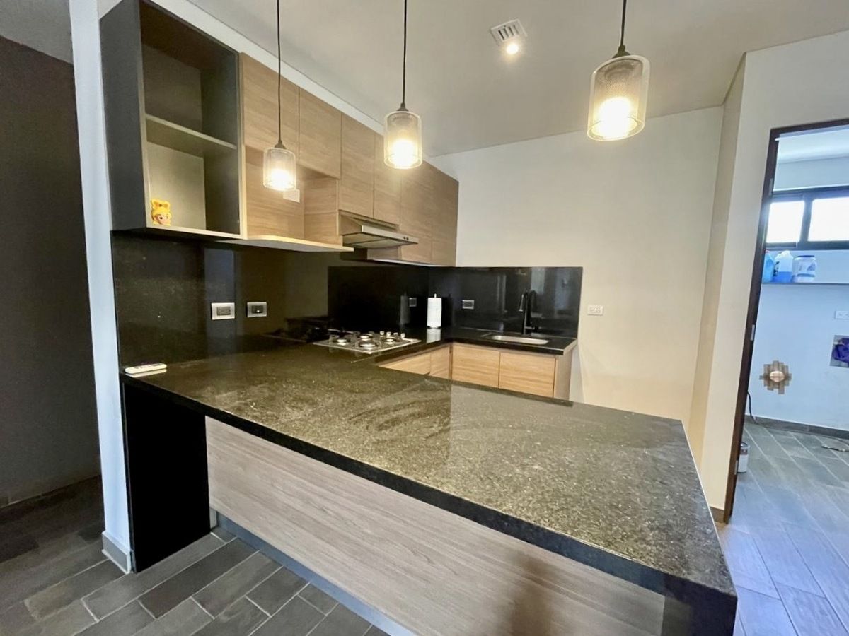 3 of 15: Cocina equipada