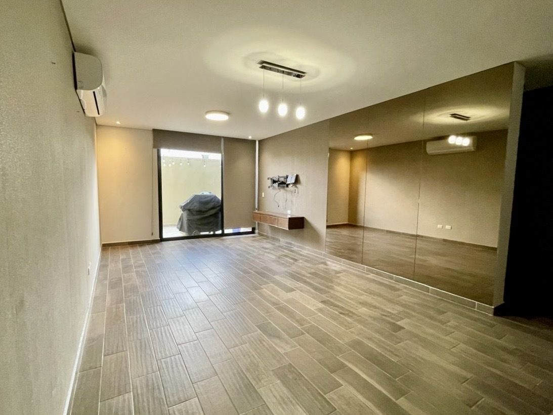 2 of 15: Sala/comedor