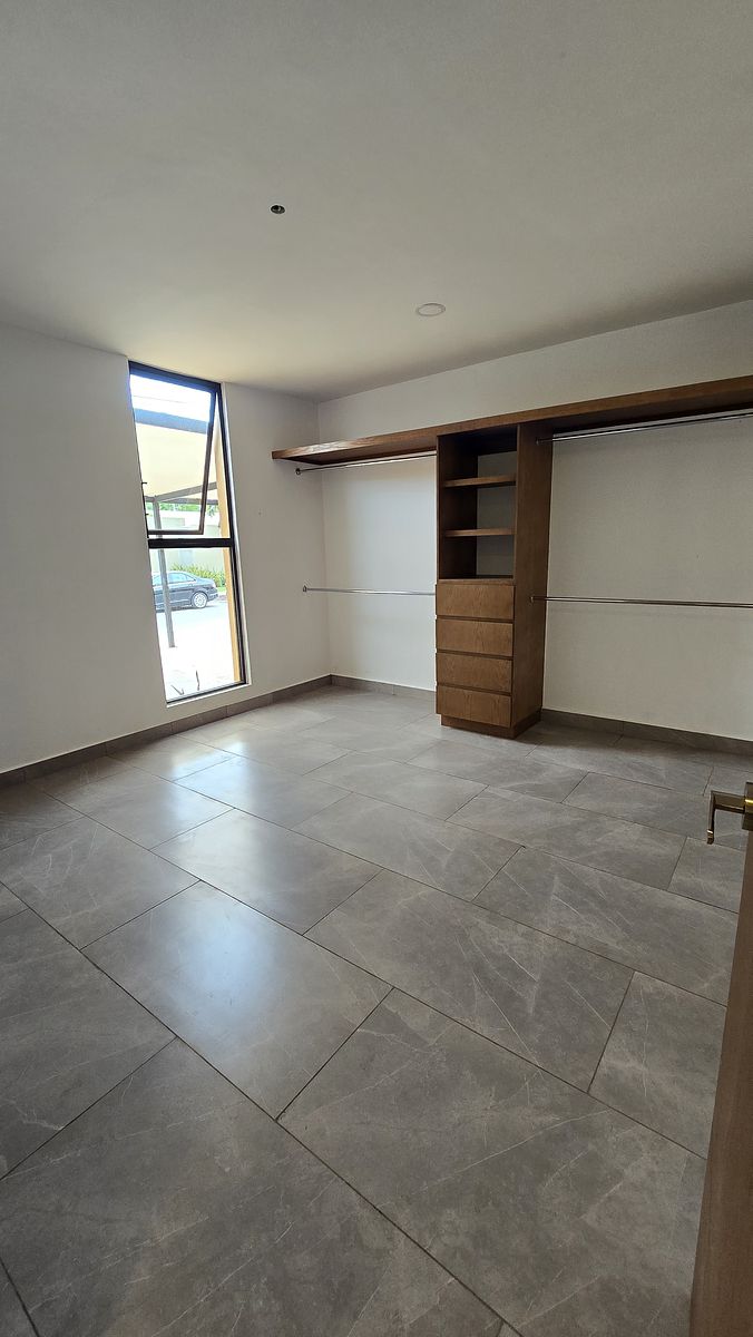 4 de 11: Cuarto con armario