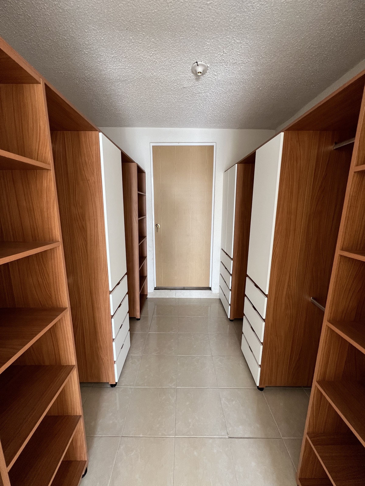 Vestidor de recámara principal