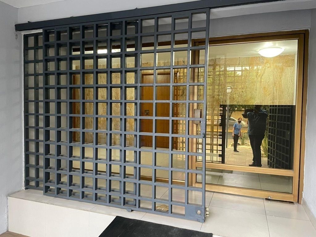 3 of 21: Acceso entrada principal