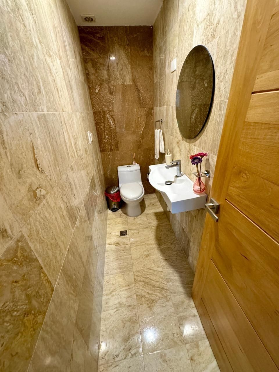 5 de 27: BANO VISITA