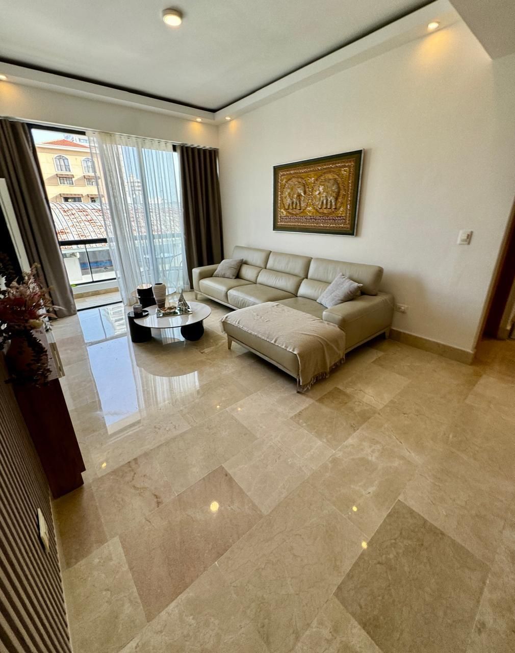 2 de 27: SALA -BALCONETTE