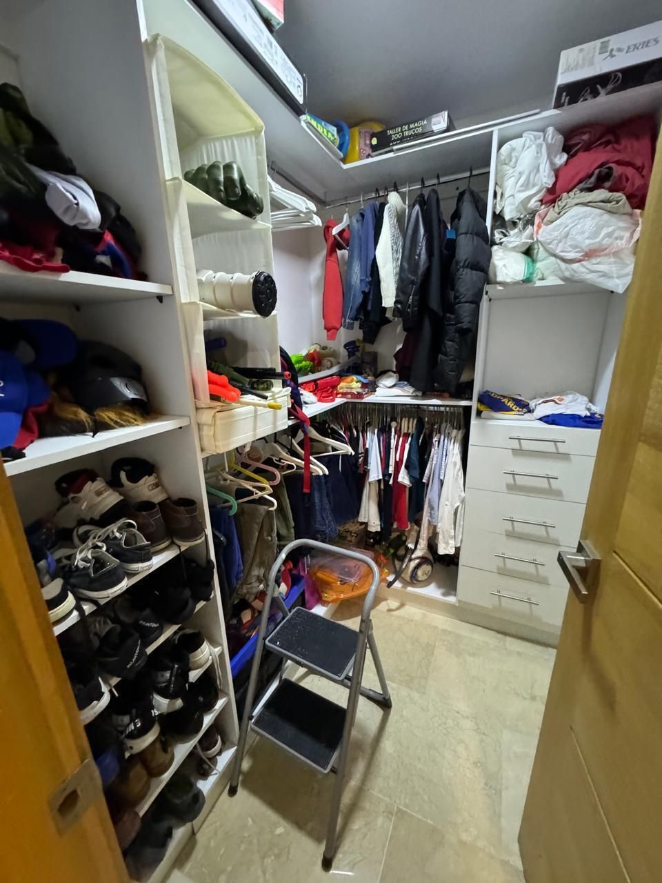 9 de 27: CLOSET HAB PRINC