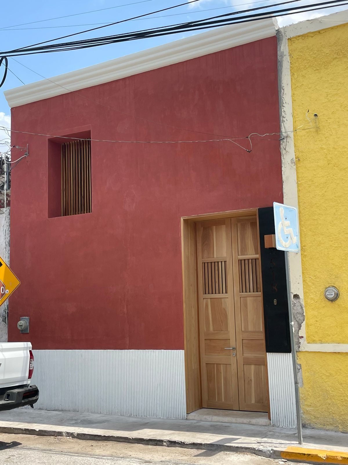 3 of 16: FACHADA