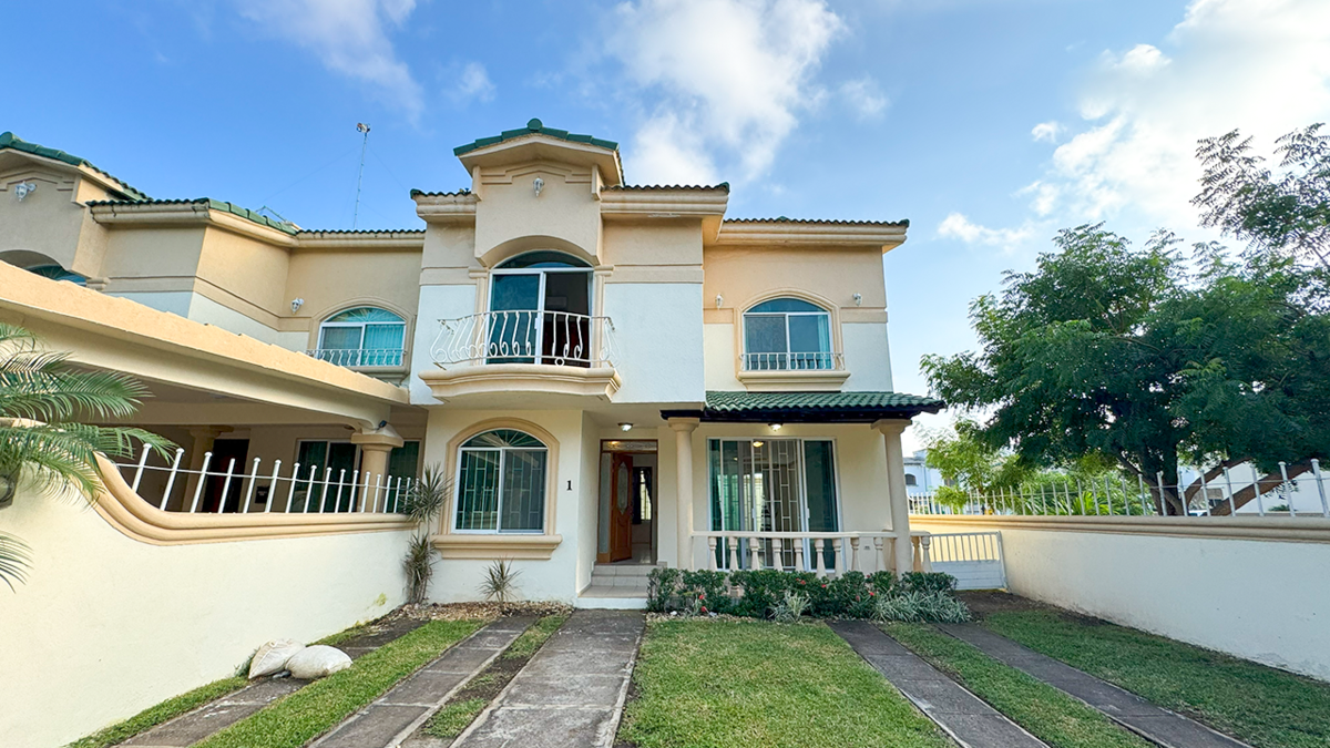 Casa EN ESQUINA en VENTA Fracc. Residencial La Joya. BOCA DEL RIO, VERACRUZ
