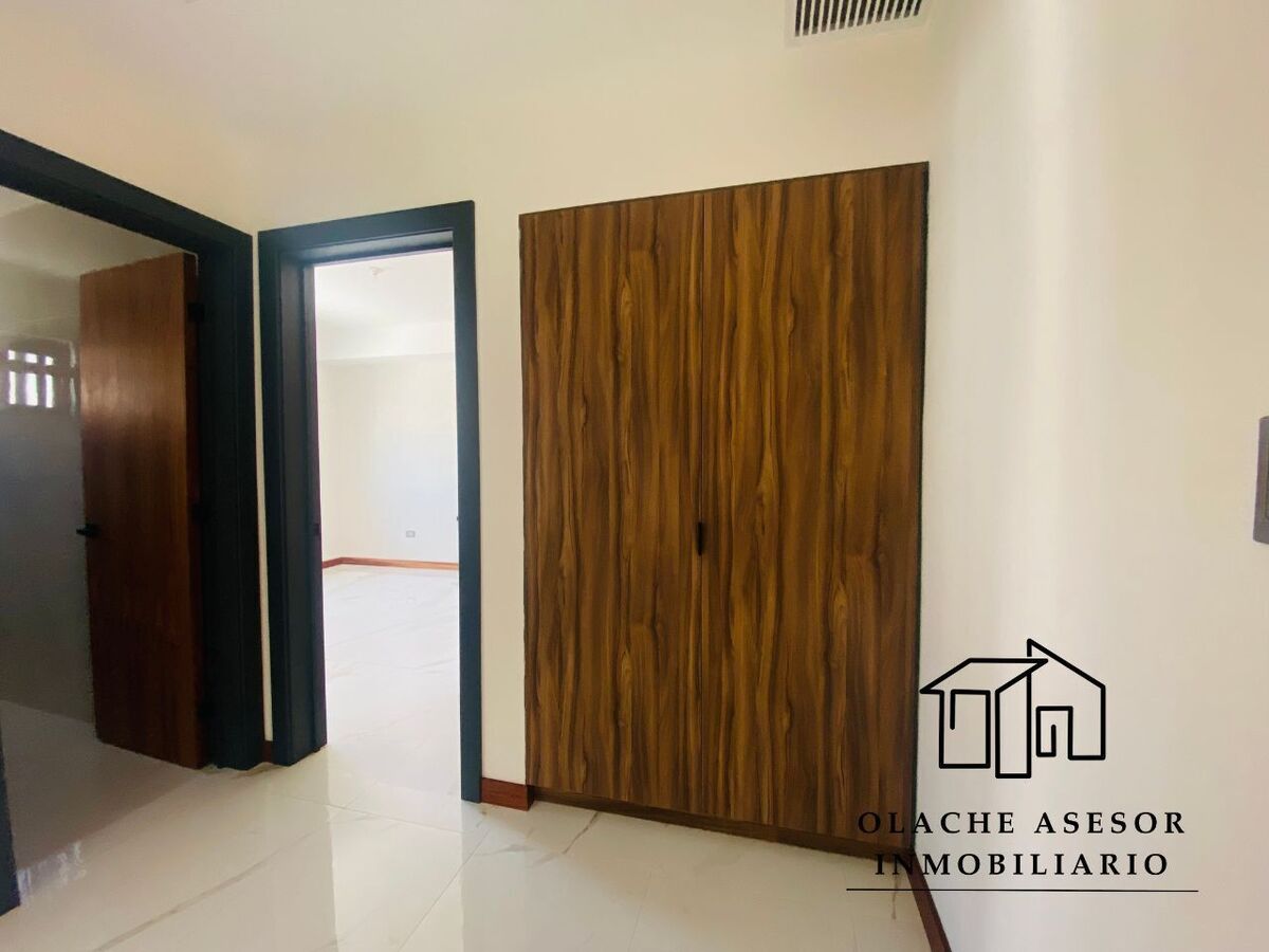 21 of 23: CLOSET DE BLANCOS