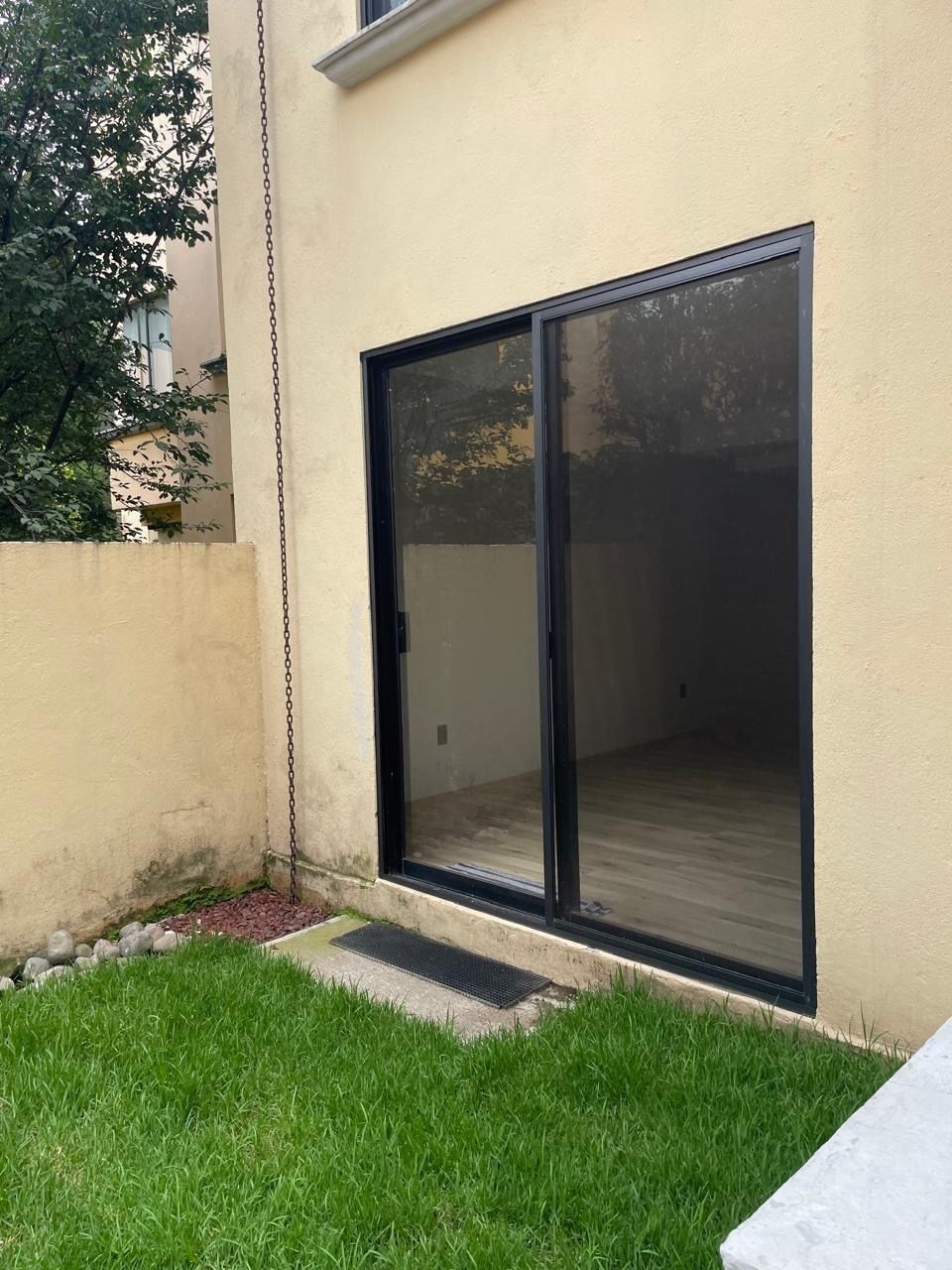 15 de 18: Entrada al jardín