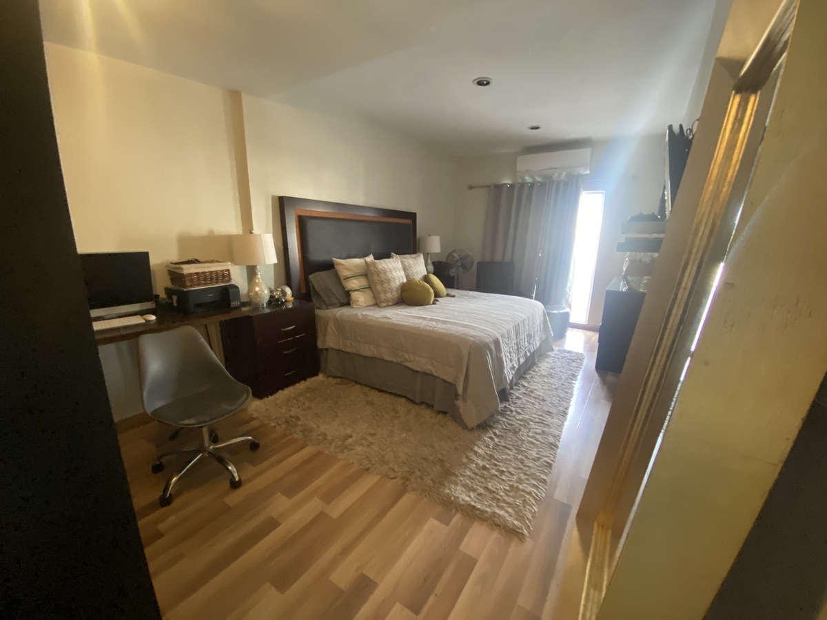 Recámara principal con balcón