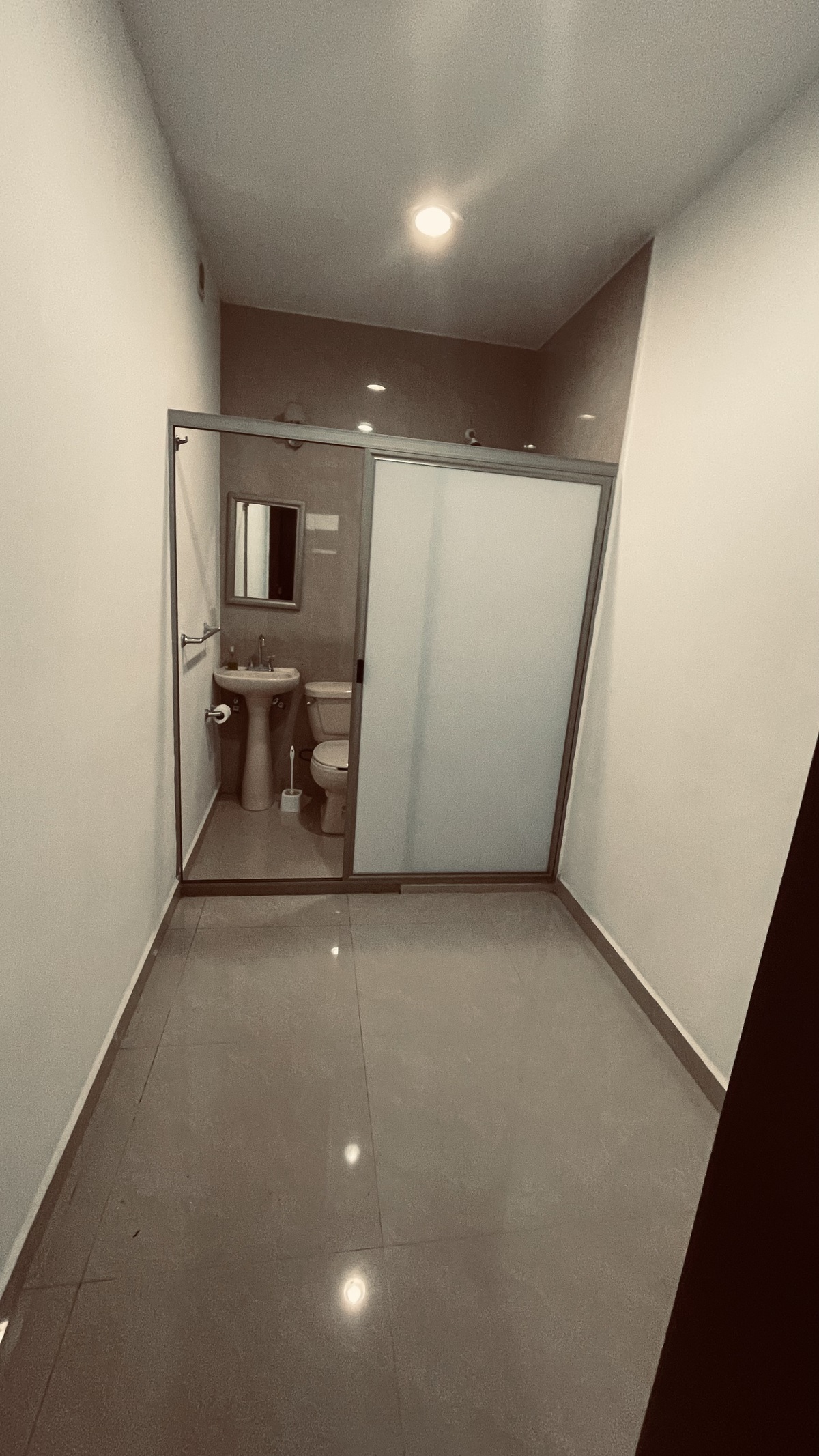 5 de 33: Amplio Cuarto de servicio