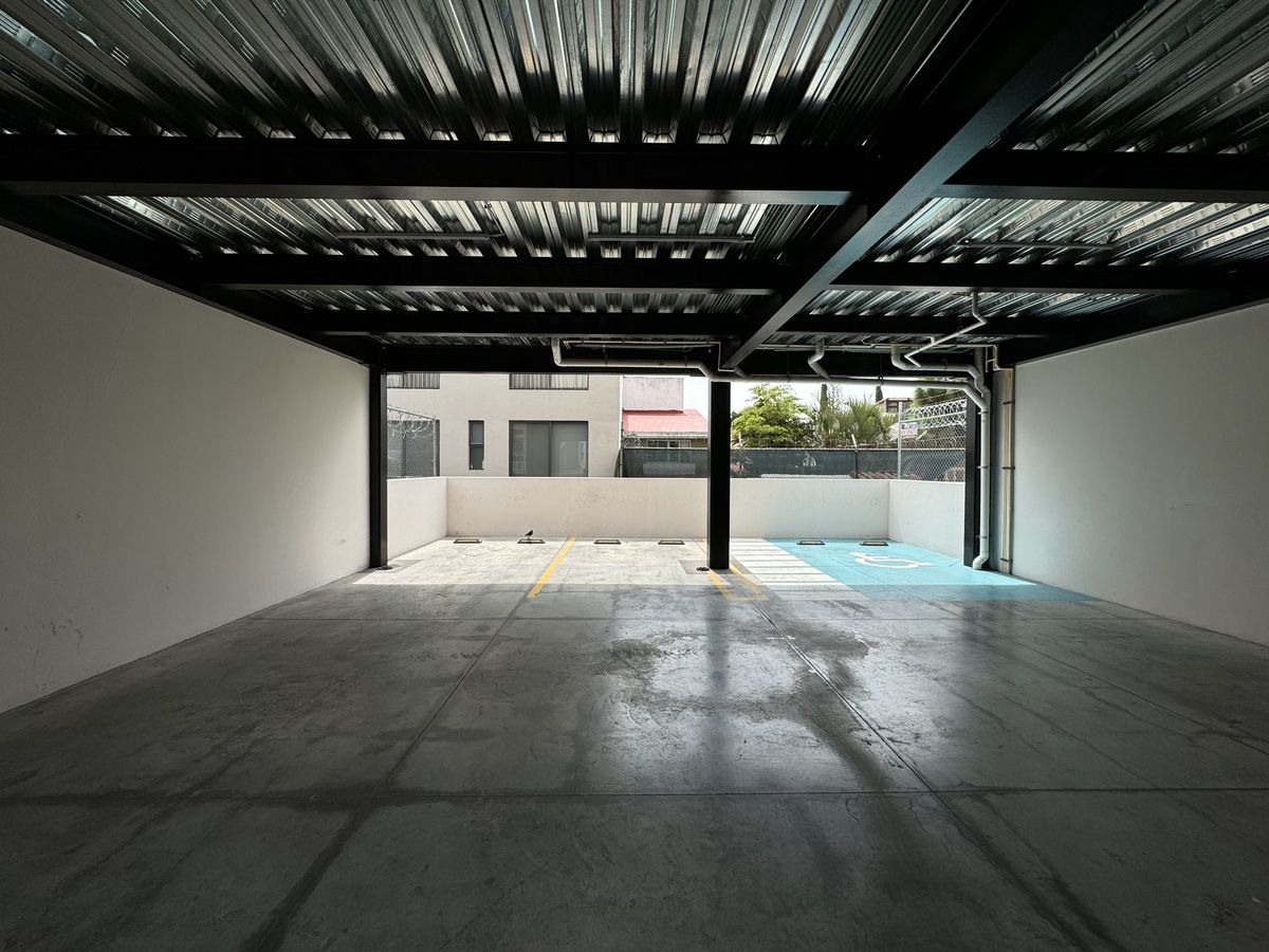 18 of 19: Renta de Local Comercial en La Estancia Zapopan.