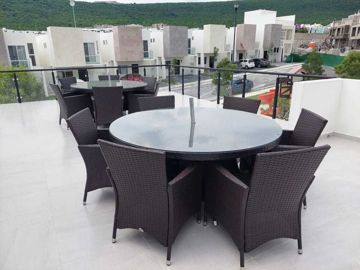 21 of 23: Terraza con asadores y mobiliario