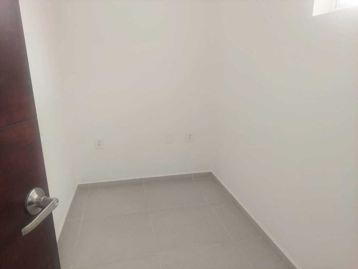 9 of 23: Area para oficina